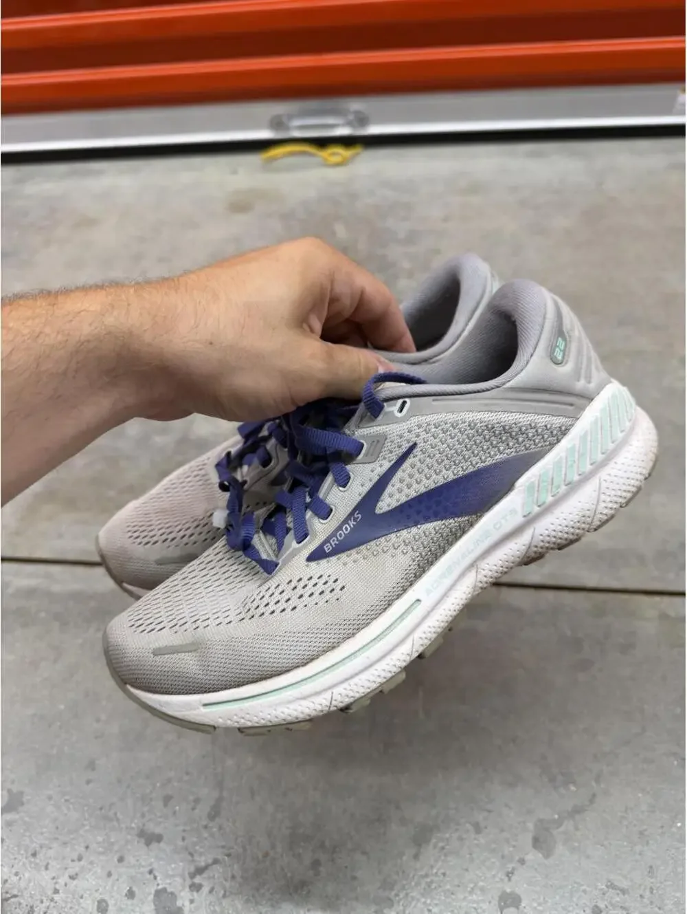 brooks adrenaline gts 22 grey and purple gym shoes size 7.5 WOMENS